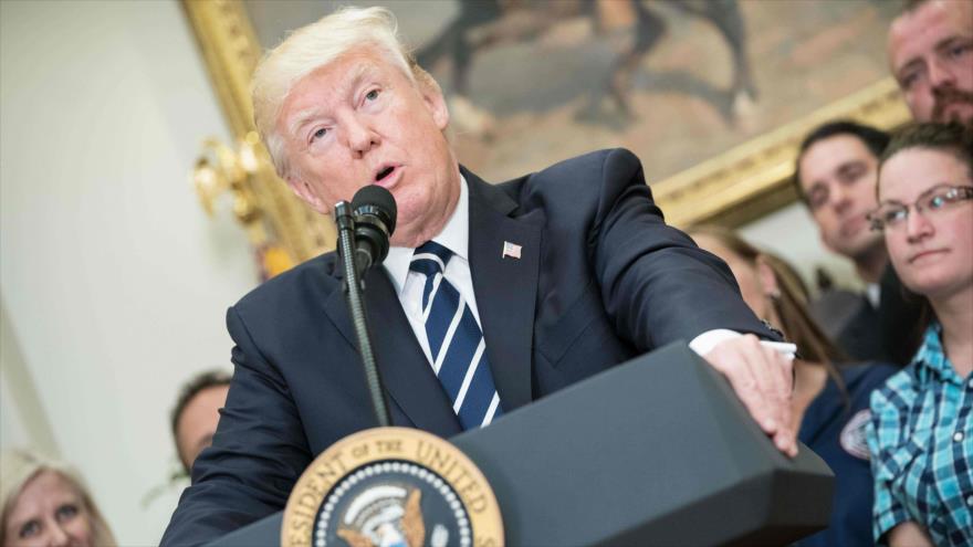 El presidente estadounidense, Donald Trump, habla en una reunión en la Casa Blanca, en Washington (capital de EE.UU.), 15 de junio de 2017.