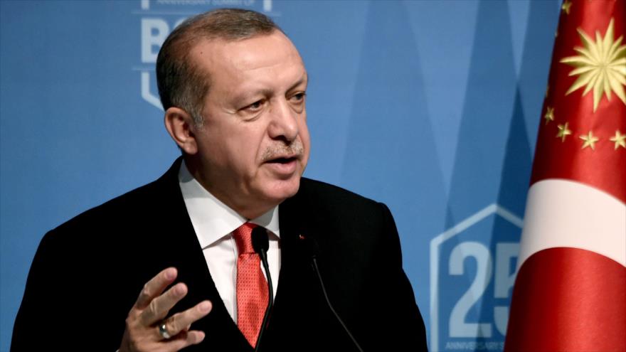 El presidente de Turquía, Recep Tayyip Erdogan, ofrece un discurso.