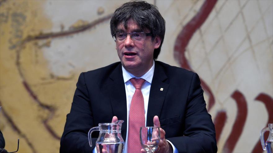 El presidente catalán, Carles Puigdemont, durante una reunión con los miembros de su Gabinete en la ciudad española de Barcelona, 9 de junio de 2017.