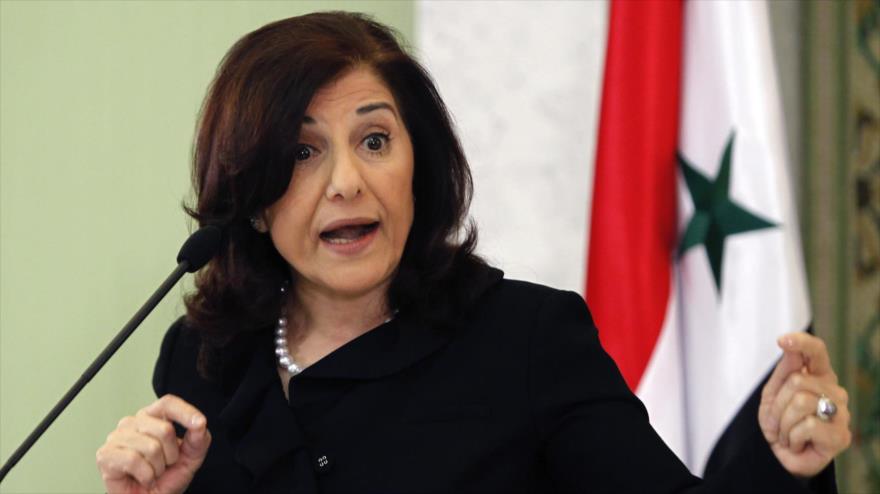 Bouthaina Shaaban, asesora política del presidente sirio, Bashar al-Asad, pronuncia un discurso.