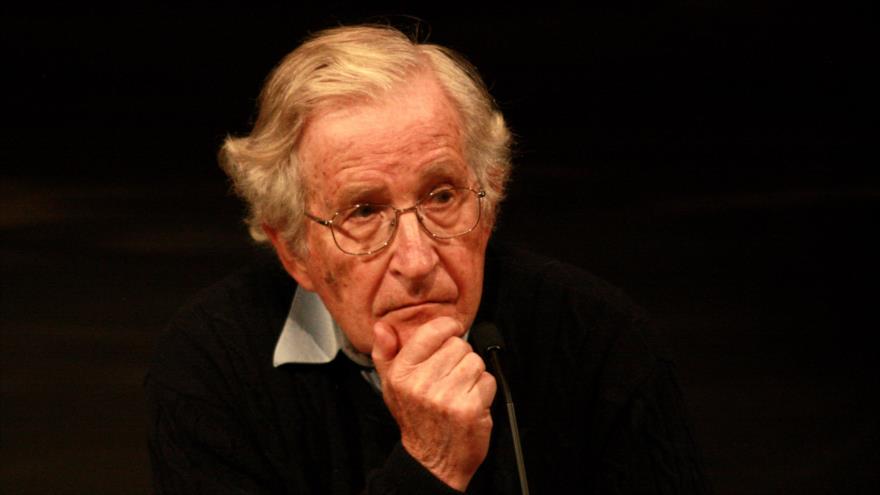El famoso politólogo estadounidense Noam Chomsky.