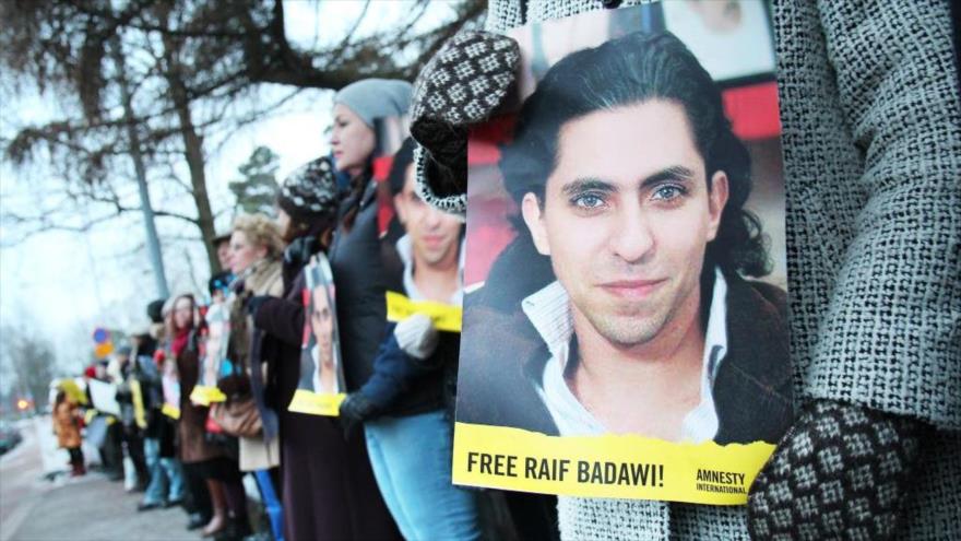 Manifestantes en Canadá urgen la puesta en libertad del bloguero saudí, Raif Badawi.