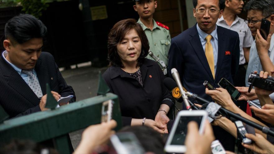 Alta negociadora nuclear de Corea del Norte, Choi Sun Hee, habla ante la prensa.