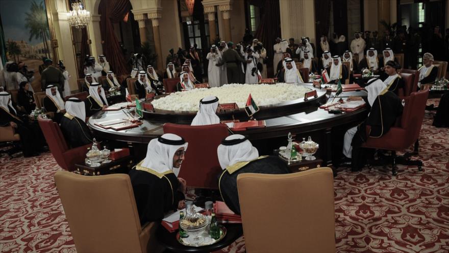 Vídeo: A.Saudí y Catar convierten conferencia en ‘ring de combate’