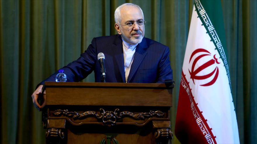 El ministro de Asuntos Exteriores de Irán, Mohamad Yavad Zarif, ofrece una rueda de prensa en la capitalina ciudad de Teherán.