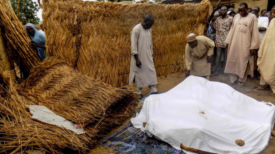 Mueren 12 nigerianos en ataques terroristas de 5 mujeres suicidas