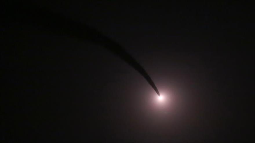 El momento del lanzamiento de un misil del CGRI contra las posiciones de Daesh en Siria, 18 de junio de 2017.