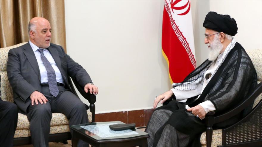 El Líder de Irán, el ayatolá Seyed Ali Jamenei (dcha.), durante una reunión con el primer ministro de Irak, Haidar al-Abadi, 20 de junio de 2017.