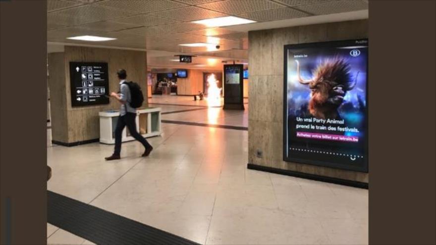 Momento de la explosión e una estación de metro de Bruselas, Bélgica, 20 de junio de 2017.