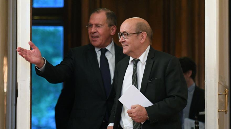 El ministro ruso de Relaciones Exteriores, Serguéi Lavrov (izda.), junto a su homólogo ‎francés, Jean-Yves Le Drian, en Moscú, 20 de junio de 2017.‎