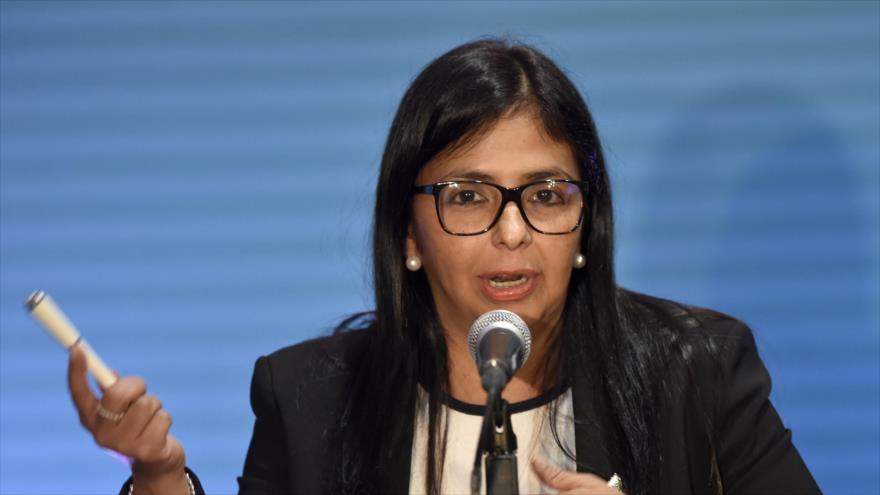 La canciller venezolana, Delcy Rodríguez, habla ante la prensa, Caracas, capital venezolana, 19 de junio de 2017.