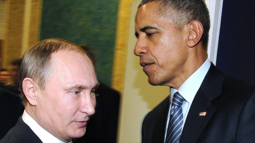 El presidente ruso Vladimir Putin (izda.) se reúne con su entonces homólogo de EE.UU., Barack Obama, en Francia, 30 de noviembre de 2015.
