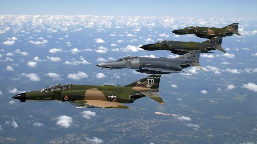 Cuatro F-4 Phantom de la Fuerza Aérea de EE.UU. en vuelo.