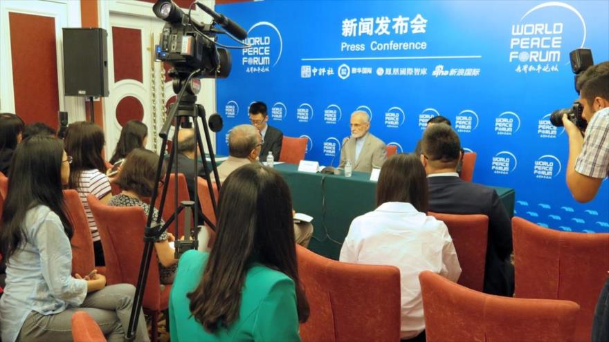 Seyed Kamal Jarazi, presidente del Consejo Estratégico de la Diplomacia de Irán, en una rueda de prensa en Pekín, capital china, 25 de junio de 2017.