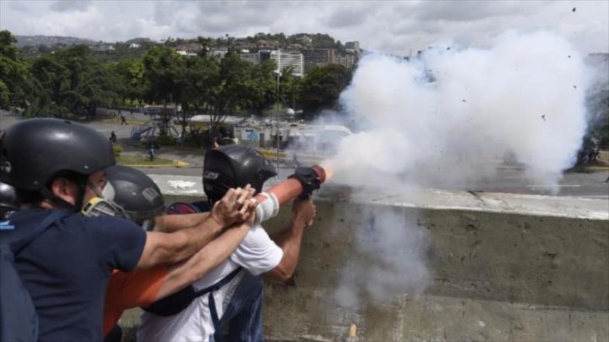 Hombre que atacó base aérea de Caracas recibió $10 millones 