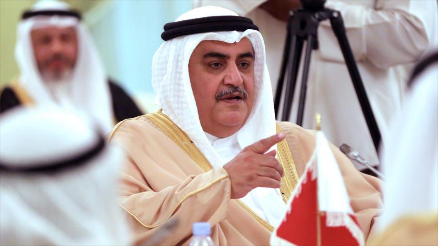 El canciller bareiní, el sheij Jalid Bin Ahmad Al Jalifa, habla en una conferencia de prensa en Kuwait, 16 de abril de 2017.