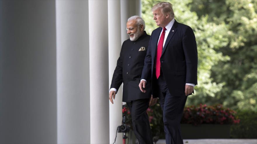 El presidente de EE.UU., Donald Trump (derecha), junto con el primer ministro indio, Narendra Modi, 26 de junio de 2017.