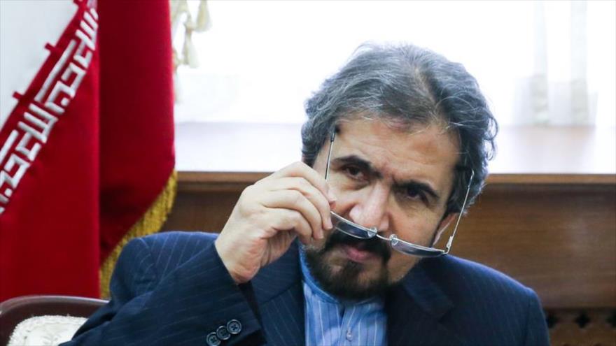 El portavoz de la Cancillería iraní, Bahram Qasemi, habla con los periodistas, julio de 2016.