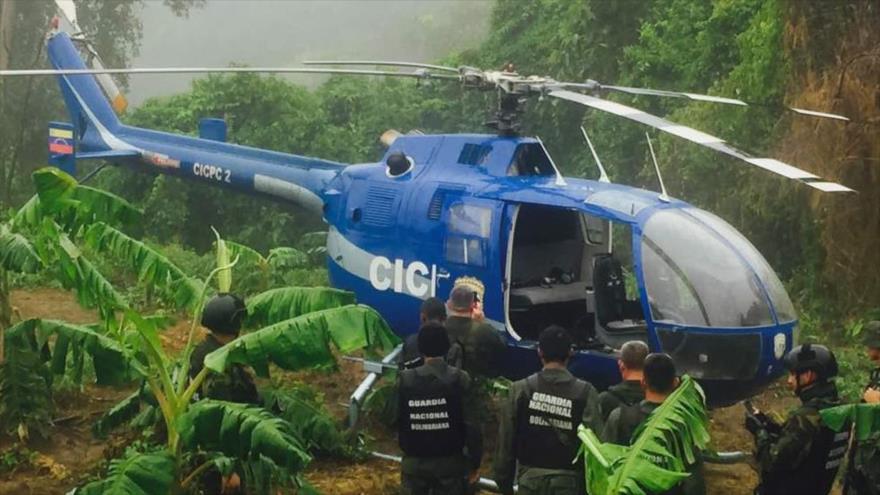 Fotos: Localizan el helicóptero secuestrado que sobrevoló Caracas