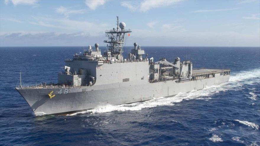 Buque de guerra de EE.UU. USS Ashland llega a costas de Brisbane en el océano Pacífico para participar en Talisman Saber 2017, 28 de junio de 2017.