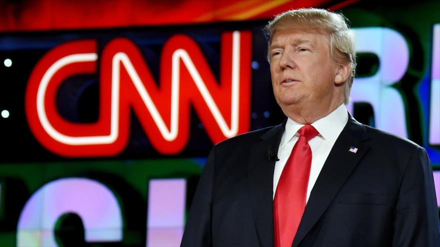 Vídeo: Así ataca y golpea Trump a CNN en plena lucha en un ring 