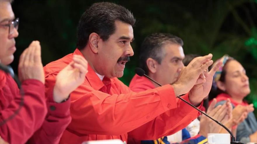 El presidente venezolano, Nicolás Maduro durante una transmisión conjunta de radio y televisión desde Caracas (capital venezolana), 2 de julio de 2017.