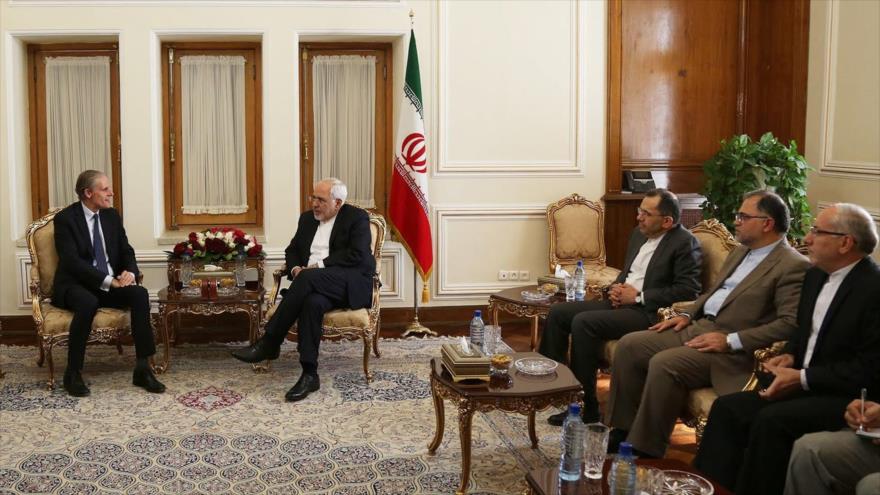 (De izda. a dcha.) Diplomático francés Christian Masset; canciller iraní Mohamad Yavad Zarif y su vice, Mayid Tajt Ravanchi, Irán, 3 de julio de 2017.