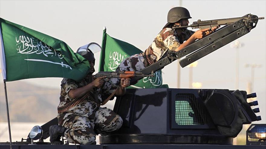 Soldados saudíes durante una maniobra militar en Riad.