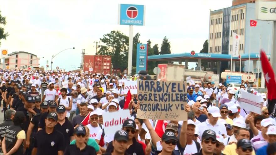 Marcha antigubernamental se acerca a ciudad turca de Estambul