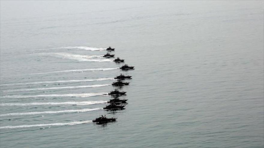 Un grupo de barcos militares de la Fuerza Naval del Cuerpo de los Guardianes de la Revolución Islámica (CGRI) de Irán en el Golfo Pérsico.