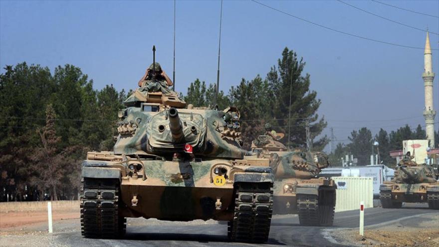 Tanques turcos van hacia la frontera siria, 31 de agosto de 2016.