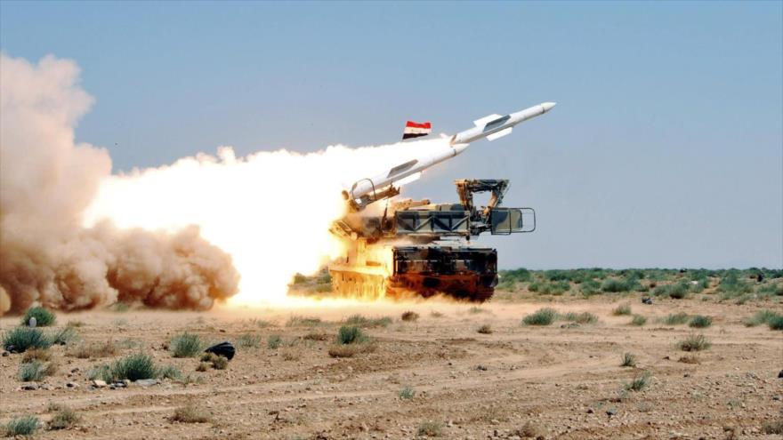 El Ejército sirio ataca las posiciones de los terroristas con el lanzador de misiles 5P73-2M.