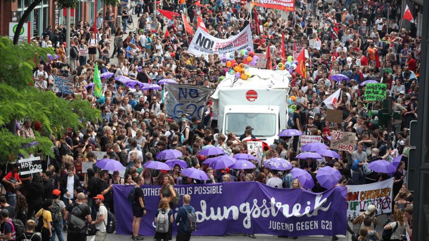 Los manifestantes se reúnen en protesta por la cumbre G-20 en Hamburgo, Alemania, 7 de julio de 2017.