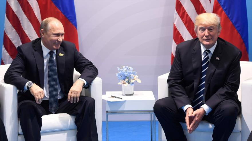 El presidente ruso, Vladimir Putin, y su par estadounidense, Donald Trump, en una reunión al margen de la cumbre del G20 en Alemania, 7 de julio de 2017.