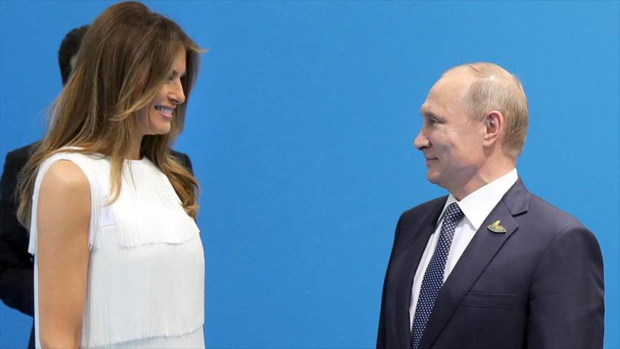 El presidente ruso, Vladimir Putin, y la esposa del presidente de EE.UU., Melania Trump, se han presentado al margen de la cumbre de G20 en Alemania, 7 de julio de 2017.