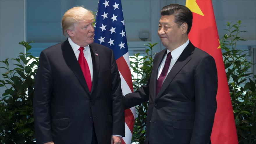 El presidente estadounidense, Donald Trump (izda.), y su homólogo chino, Xi Jinping, se reúnen en la ciudad alemana de Hamburgo, 8 de julio de 2017.