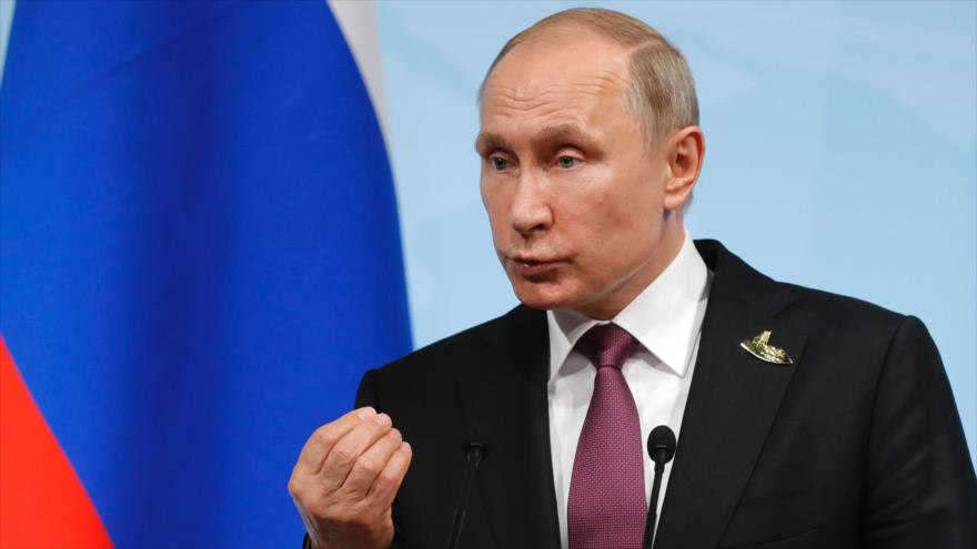 El presidente de Rusia, Vladimir Putin, asiste a una conferencia de prensa tras el segundo día de la cumbre del G20 en Hamburgo, Alemania, 8 de julio de 2017.