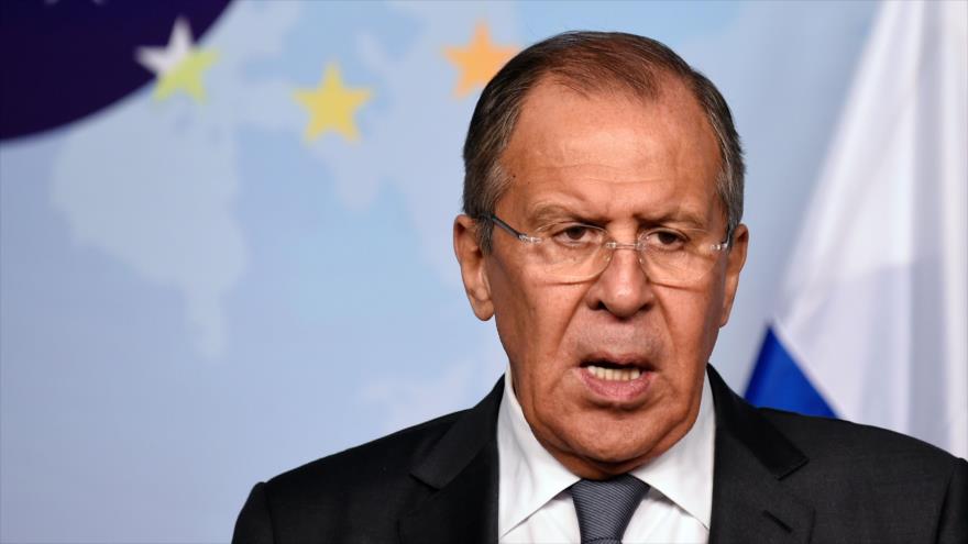El canciller ruso, Serguei Lavrov, habla durante una rueda de prensa conjunta con la jefa de la UE, Federica Mogherini, Bruselas, 11 de julio de 2017.