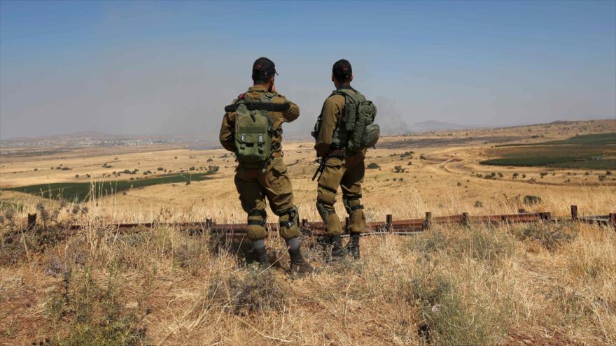 Soldados israelíes patrullan el lado ocupado de los altos sirios de Golán, 24 de junio de 2017.