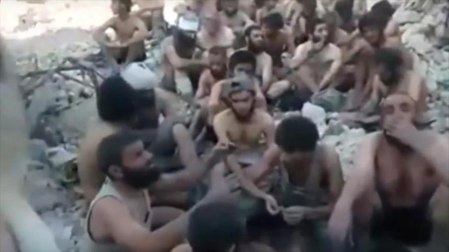 Vídeo: Terroristas extranjeros de Daesh se rinden en masa en Mosul