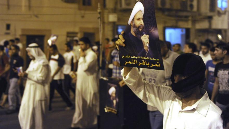 Protesta de chiíes en la ciudad de Al-Qatif, este de Arabia Saudí, para pedir la liberación del sheij Baqer Nimr al-Nimr, quien fue ejecutado posteriormente.