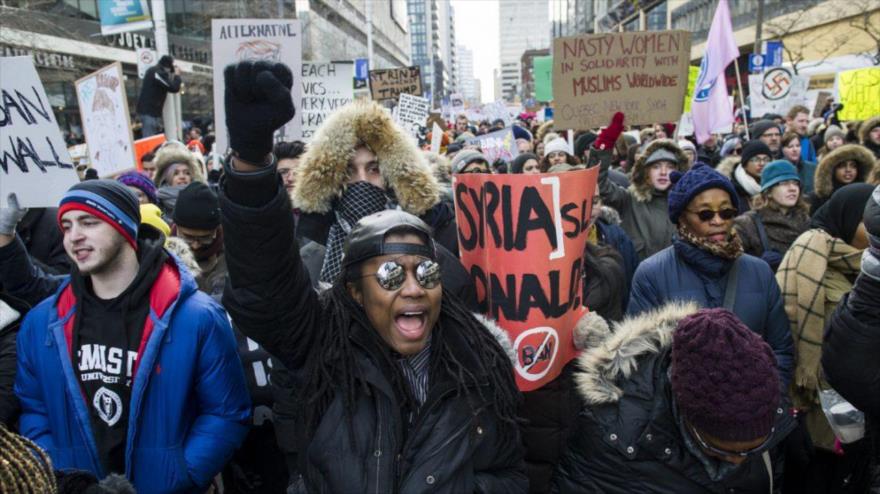 Protestan en la ciudad canadiense de Toronto contra la islamofobia, 4 de febrero de 2017.