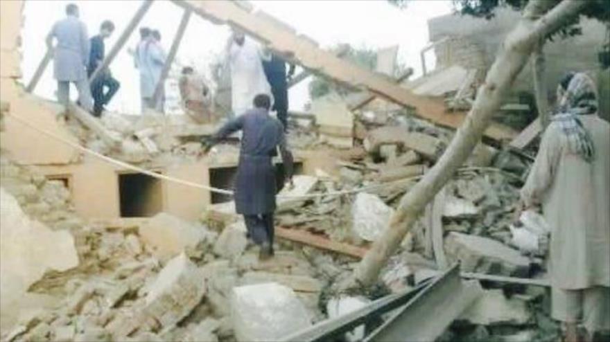 Ataque aéreo de la OTAN deja en ruinas una escuela en Kunduz, en el norte de Afganistán, 16 de julio de 2017.