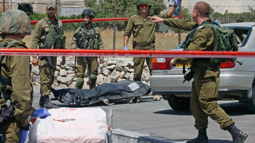 Las fuerzas israelíes matan a tiros a un palestino en Beit Einun, en el norte de la ciudad de Al-Jalil (Hebrón), 18 de julio de 2017.