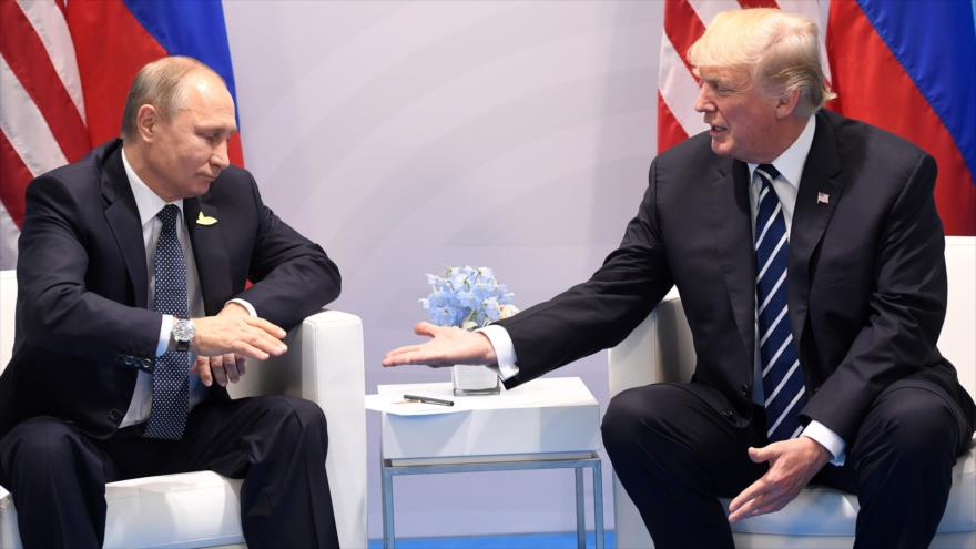 Primera reunión entre el presidente ruso, Vladimir Putin (izda.), y su par estadounidense, Donald Trump, 7 de julio de 2017.