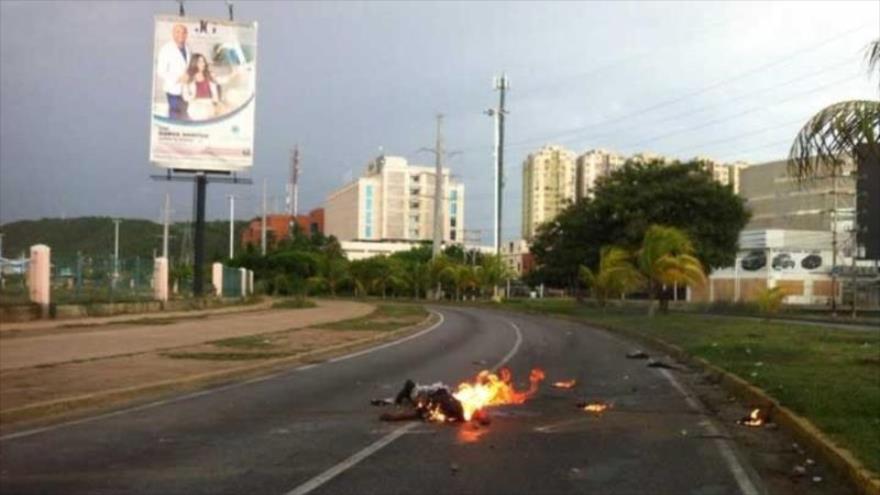 Vídeo: Opositores queman a 2 hombres en una protesta en Venezuela