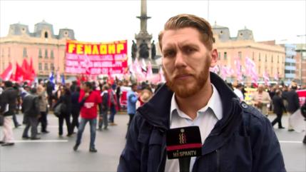 Trabajadores protestan contra reforma laboral en Perú