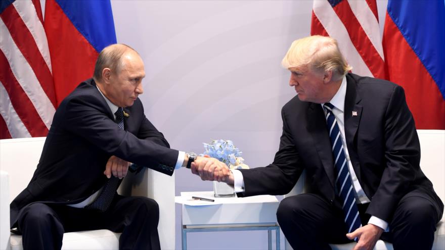 Primera reunión entre el presidente ruso, Vladimir Putin (izda.), y su par estadounidense, Donald Trump, 7 de julio de 2017.