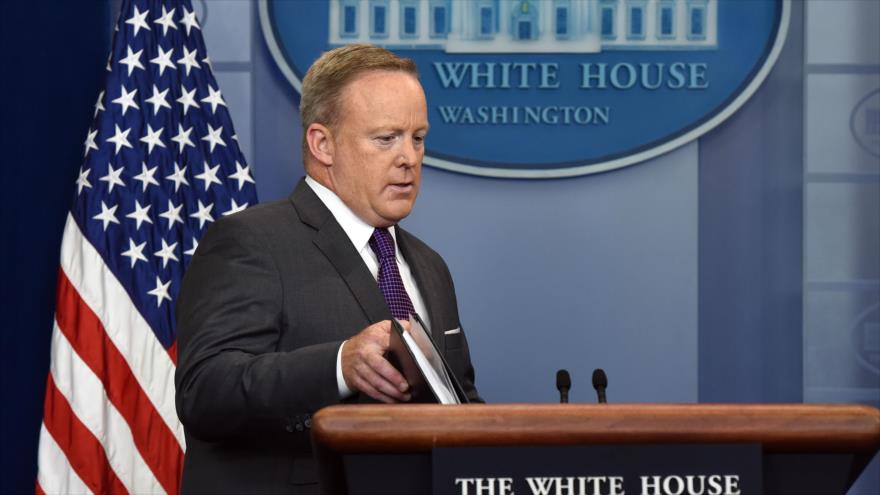 El portavoz de la Casa Blanca, Sean Spicer, durante una reunión informativa diaria en Washington, 17 de julio de 2017.
