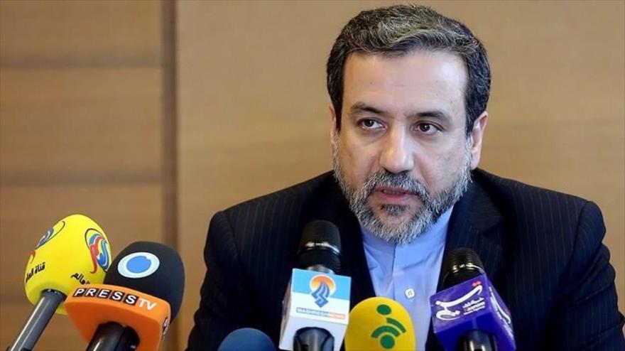 El vicecanciller iraní para Asuntos Jurídicos e Internacionales, Seyed Abas Araqchi, en una conferencia de prensa en Viena.